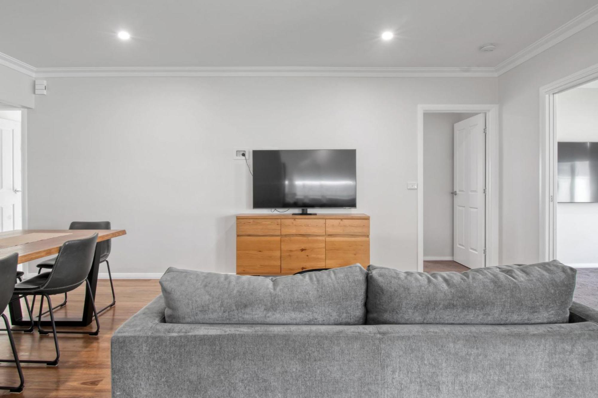 Whitewood Retreat - Modern Elegance, Serene Stay Wagga Wagga Bagian luar foto